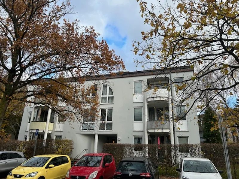 Vorderansicht - Wohnung kaufen in Berlin - Attraktive 3-Zimmer-Wohnung mit Balkon in Berlin-Rudow