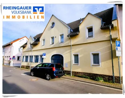 Straßenansicht Exposé - Haus kaufen in Geisenheim - ** Johannisberg in zentraler Lage: 2-3-Familienhaus, ab 2004 kernsaniert und aufgestockt **