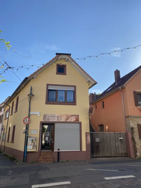 Front mit Ladenlokal Expose - Haus kaufen in Leistadt - Ehemaliges Winzeranwesen mit Ladenlokal für Kapitalanleger oder Selbstnutzer