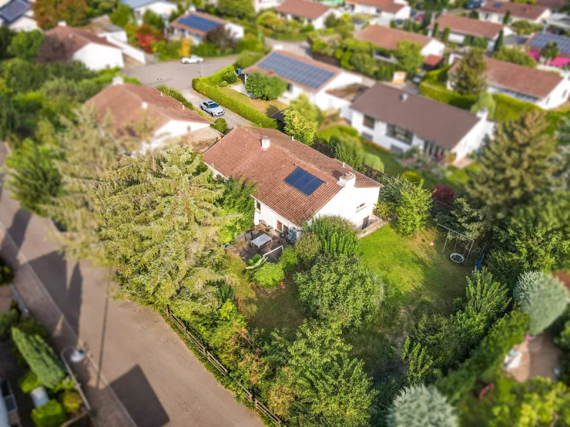  - Haus kaufen in Friedelsheim - Eine Grünoase zum Verlieben: Renovierungsbedürftiger Bungalow in Friedelsheim