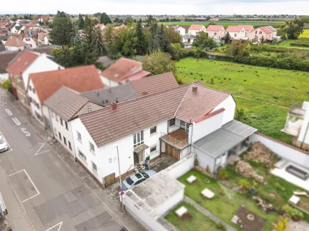  - Haus kaufen in Rödersheim-Gronau - Großzügiges Familienhaus mit Potenzial in zentraler Lage von Rödersheim-Gronau!