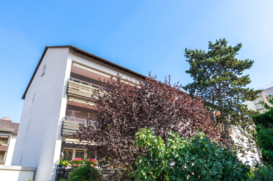 Einladender Balkon mit schöner Aussicht