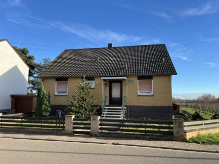  - Haus kaufen in Gönnheim - Einfamilienhaus in Top-Lage für Handwerker und Modernisierer !