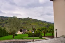 Terrassenblick auf Weinberge