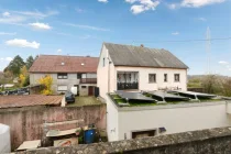 Aussicht Balkon mit PV-Anlage