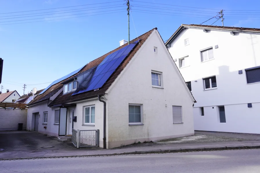 Außenansicht 1 - Haus kaufen in Jettingen-Scheppach - Renoviertes Einfamilienhaus im Zentrum von Jettingen!