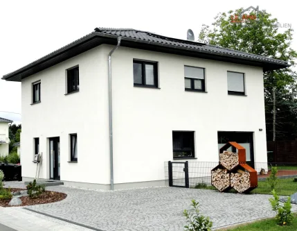 Referenz-Foto - Haus kaufen in Taucha - ATTRAKTIVES GRUNDSTÜCK INKL. SCHLÜSSELFERTIGEM NEUBAU (STADTHAUSNEUBAU) IN BEGEHRTER LAGE V. TAUCHA