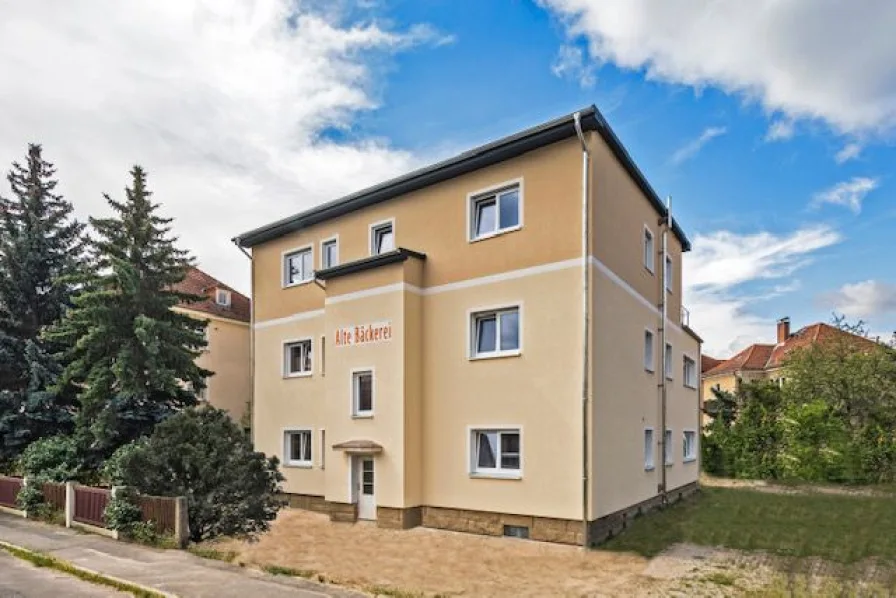 Hausansicht Seite - Wohnung kaufen in Dresden - ERSTBEZUG - EXTRAVAGANTE 4-RAUM-PENTHOUSE-WHG. M. GÄSTE-WC, DACHTERRASSE U. STELLPLATZ IM HOFBEREICH