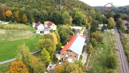 Luftbild - Halle/Lager/Produktion kaufen in Roßwein / Gleisberg - +++Gewerbeimmobilie mit Halle und Büro – perfekt an die Infrastrukur angebunden+++