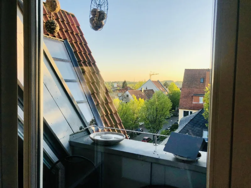 Loggia für das Glas Wein beim Sonnenuntergang