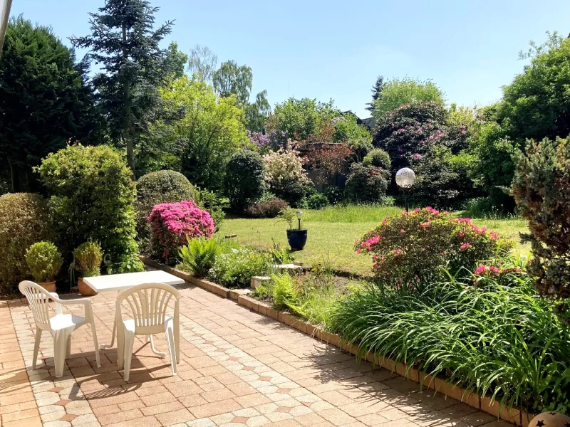 Garten im Sommer - Wohnung kaufen in Osnabrück - Eigentumswohnung mit eigenem Garten am Westerberg