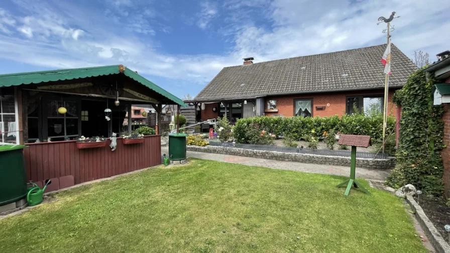 Titelbild - Haus kaufen in Schortens - Liebevoll gepflegtes Zweifamilienhaus