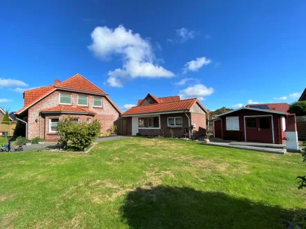 Titelbild - Haus kaufen in Friedeburg / Reepsholt - Charmantes Zweifamilienhaus in Reepsholt