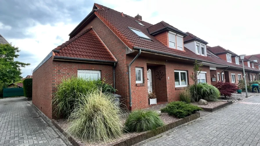 Ansicht - Haus kaufen in Wilhelmshaven - Reihenendhaus mit Garage in Wilhelmshaven - Heppens