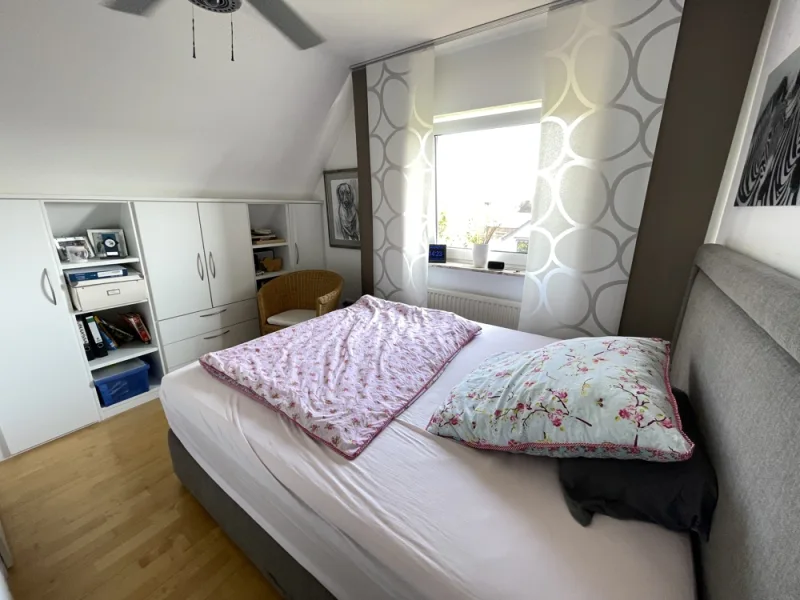 Schlafzimmer 1 DG