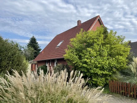 Titelbild - Haus kaufen in Schortens - Gemütliches Wohnen mitten in Heidmühle