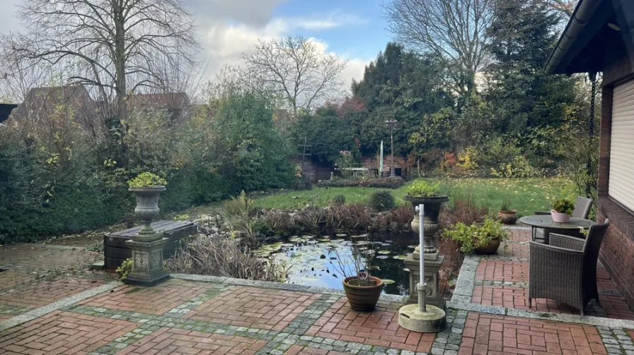 Terrasse mit Gartenblick