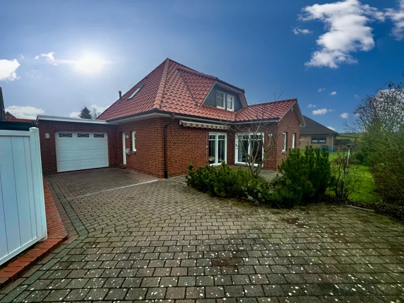 Titelbild - Haus kaufen in Wangerland / Hooksiel - Ebenerdiger Wohntraum in Hooksiel