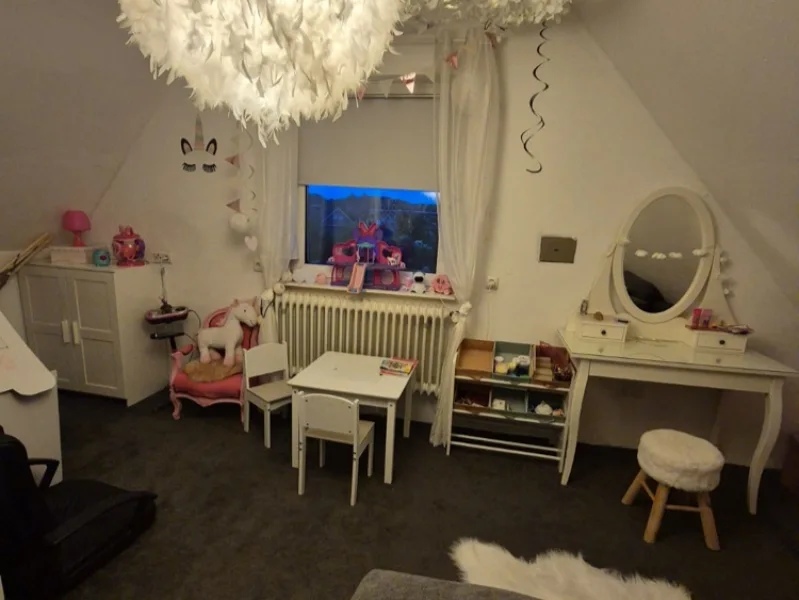 Schlafzimmer 2/Kinderzimmer DG