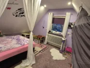 Schlafzimmer 1/ Kinderzimmer DG