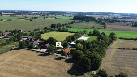 Weitblick über die Felder - Haus kaufen in Schashagen - Modernes Blockbohlenhaus mit Hauskoppel und Gästehaus in ruhiger Lage