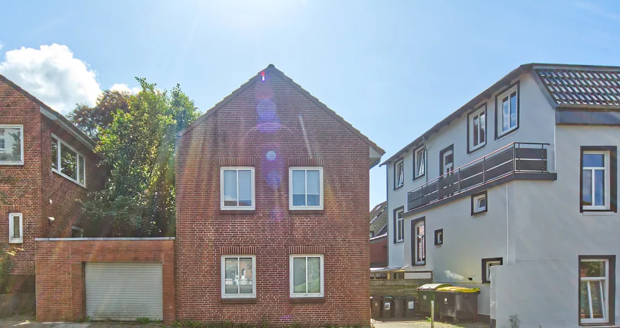 Nordansicht mit Balkon im Obergeschoss