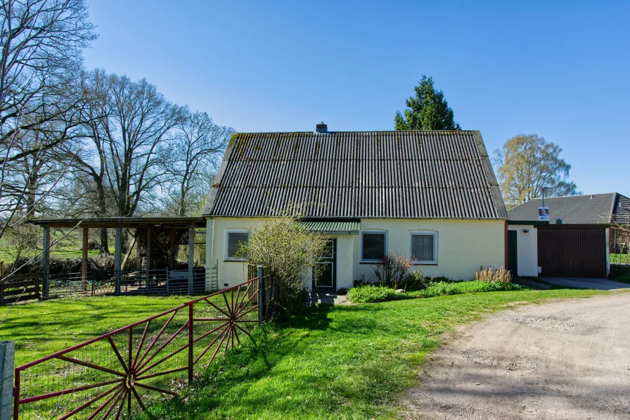 Vorderansicht - Haus kaufen in Lindau - Naturfreunde aufgepasst: Gemütliches Einfamilienhaus in ruhiger Lage von Lindau