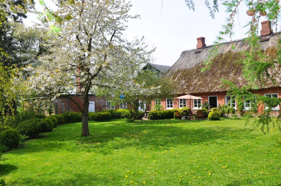 Herzlich wilkommen - Haus kaufen in Böel - Dreiseitenhof mit vielfältigen Nutzungsmöglichkeiten in Angeln