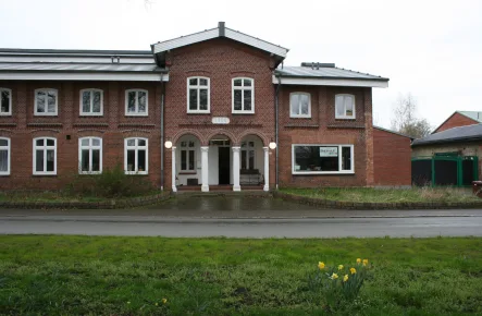 Frontalansicht - Haus kaufen in Damsdorf - Herrschaftliches Landhaus mit Gewerbe