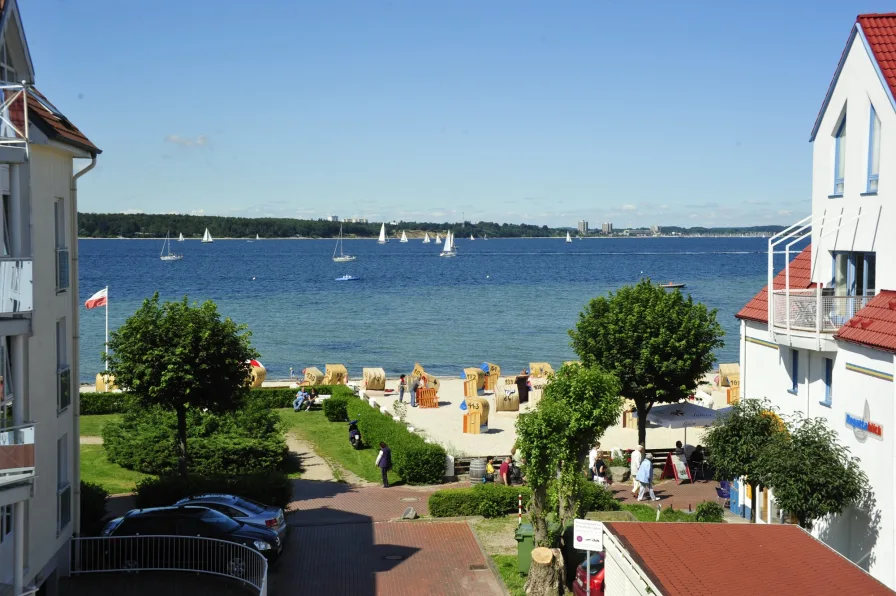 Unverbaubauter Blick auf die Förde von allen Wohnzimmern und Balkonen - Haus kaufen in Laboe - Modernes Traumhaus an der Promenade von Laboe