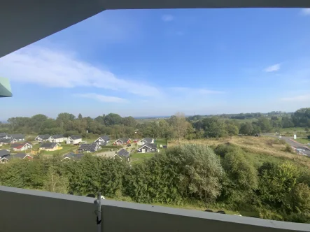 Ausblick in die Ferne  - Wohnung kaufen in Schönberg - Modern und ideal gelegen