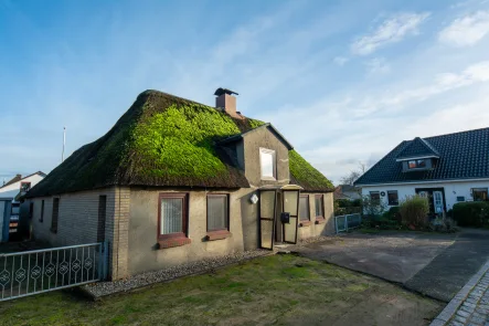 Ihr neues Zuhause - Haus kaufen in Hennstedt - Projekt Traumhaus: Reetdachkate mit viel Potential