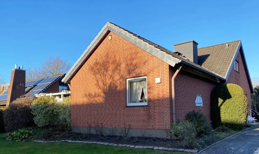 Außenansicht - Haus kaufen in Heikendorf - Großes Einfamilienhaus in beliebter Lage von Heikendorf