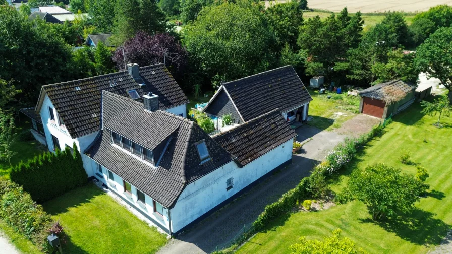 Seitenansicht - Haus kaufen in Hasselberg - Gemütliche Kate mit Fewo 5 Minuten zum Strand