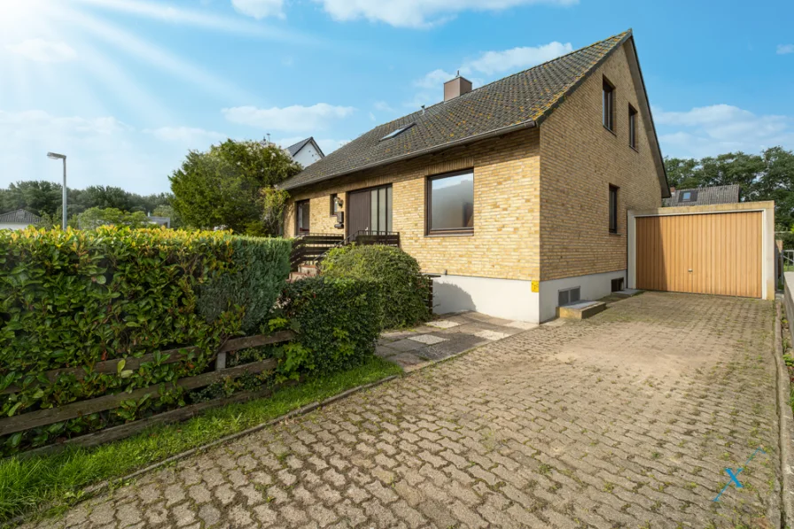 Auffahrt - Haus kaufen in Maasholm - Ruhig gelegenes Mehrgenerationenhaus in Maasholm-Bad