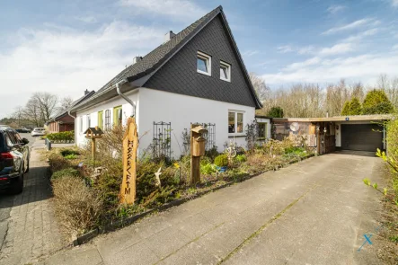 Außenansicht - Haus kaufen in Schleswig - Charmante Doppelhaushälfte mit Garage in Schleswig