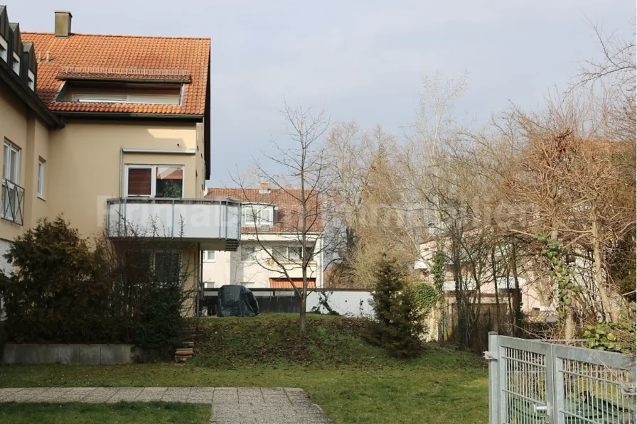 Helle Wohnung mit Dachloggia - Wohnung kaufen in Fürth - Charmante 2,5-Zimmer-Wohnung mit Kaminofen und Garage in Fürth – Ihr neues Zuhause wartet!