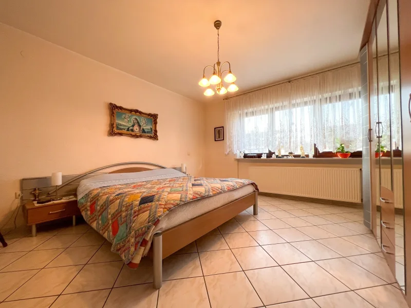 Erstes Schlafzimmer im Obergeschoss