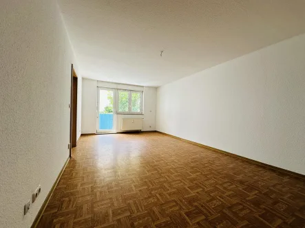 Wohnbereich mit angrenzendem Balkon - Wohnung kaufen in Mannheim - Ihr neues Zuhause im Herzen der Stadt