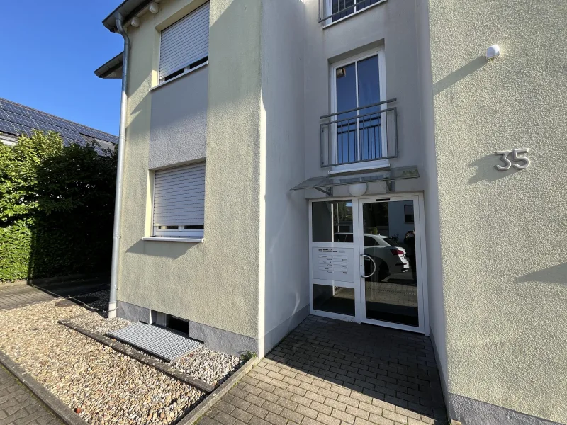 Hauseingang - Wohnung kaufen in Mannheim - **Moderne 3-Zimmer-Wohnung in ruhiger Lage – Ihr neues Zuhause erwartet Sie!**