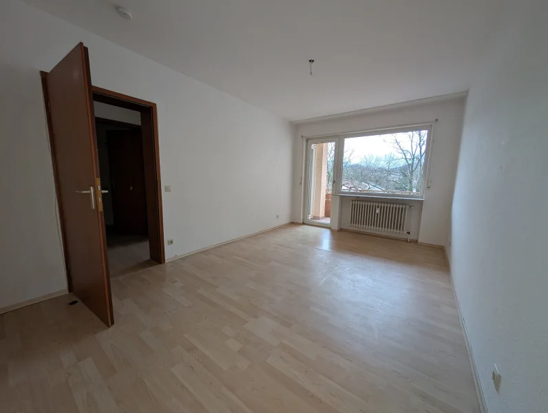 Schlafzimmer mit Zugang zum Balkon