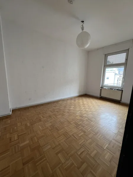 Zimmer 1 - Wohnung mieten in Mannheim - Helle 2-Zimmer-Wohnung mit Einbauküche in der Neckarstadt-Ost