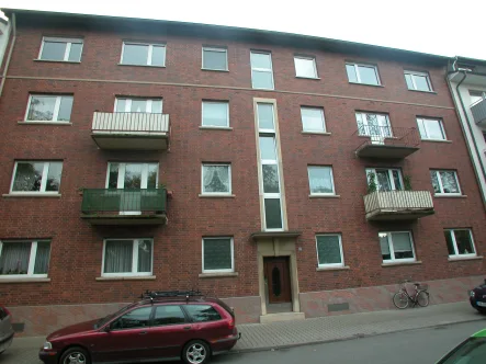 Außenansicht - Wohnung mieten in Mannheim - Helle 2-Zimmer-Wohnung mit Balkon in Neckarau