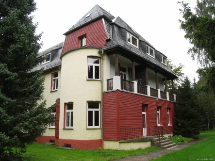 Fassade - Wohnung mieten in Bad Blankenburg - 2,5 Raum Wohnung im Villenviertel von Bad Blankenburg zu vermieten Provisionsfrei