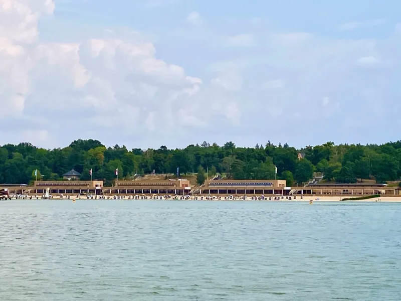 Strandbad Wannsee fußläufig - Wohnung kaufen in Berlin-Wannsee - STRAND - SONNE - WASSERSPORT - große 5-Zimmer-Dachgeschosswohnung ca.80m vom Ufer in Berlin-Wannsee