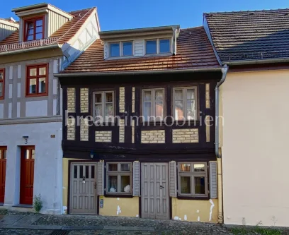 Titel 2 - Haus kaufen in Berlin - IM HERZEN DER ALTSTADT SPANDAU - liebevoll saniertes  Fachwerkhaus mit Garten