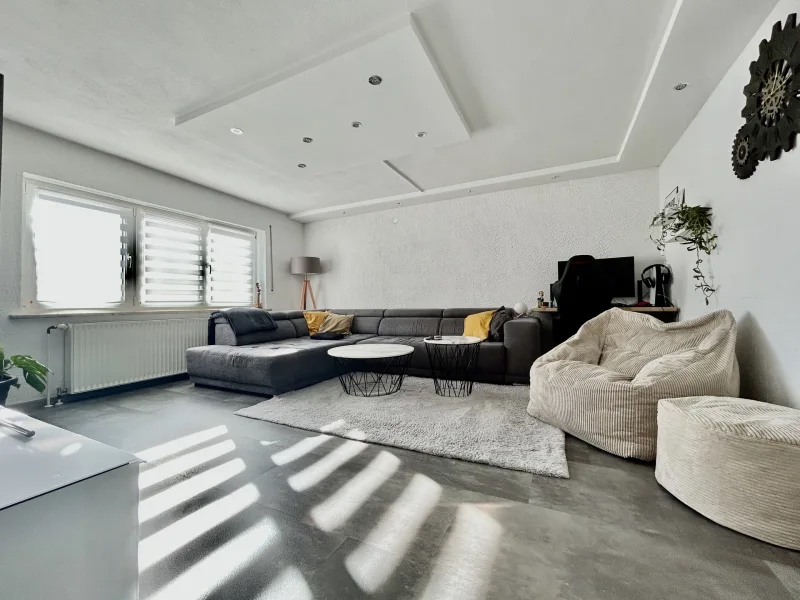 Wohnzimmer - Wohnung kaufen in Gersthofen - Katip | moderne 3-ZKB Erdgeschosswohnung in Gersthofen *mit Garten & Garage