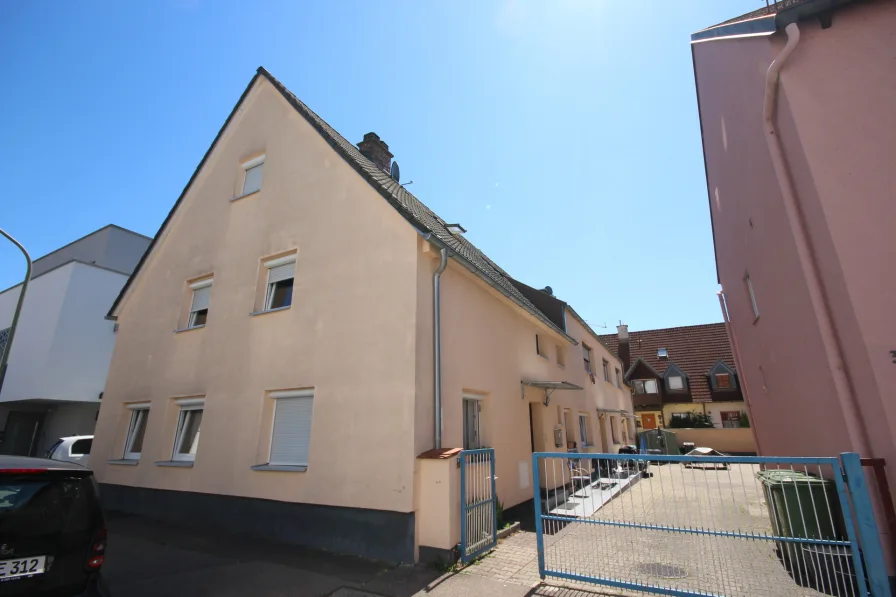Außenansicht  - Haus kaufen in Augsburg - Katip | Immopaket - gepflegtes Mehr- und Einfamilienhaus in Augsburg-Lechhausen