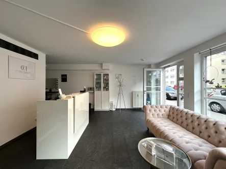 Wohnraum / Praxisfläche - Büro/Praxis kaufen in Augsburg - Katip | Renovierte Gewerbeimmobilie mit ca. 77 m2 in Lechhausen *mit vielen Extras