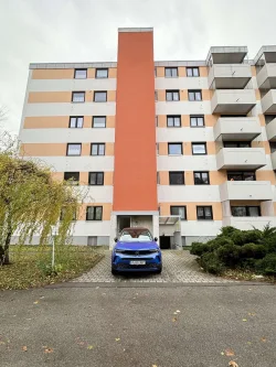 Frontansicht Gebäude - Wohnung kaufen in Augsburg - Katip | Vorteilhafte 4 Zimmerwohnung mit Balkon *Platz für die ganze Familie